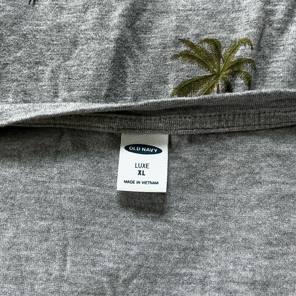 Old Navy Luxe Palm Tree Tee - Size XL - Picture 5 of 10